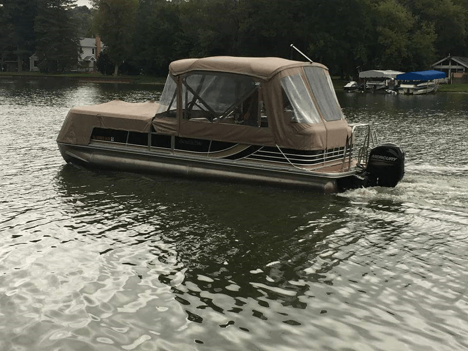 half-pontoon-enclosure half-pontoon-enclosure